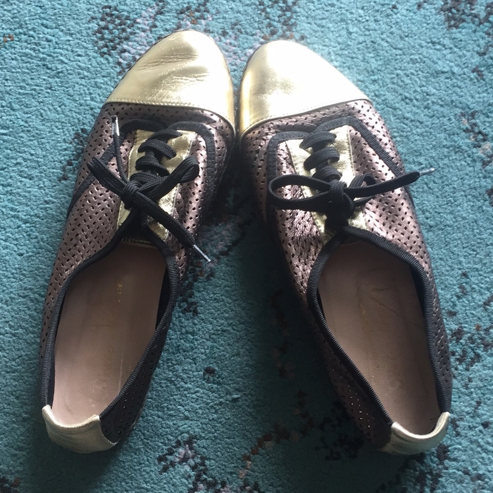 Sesto Meucci perforated leather sneaker, size 9